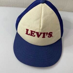 Levi’s| hat | adjustable| mesh